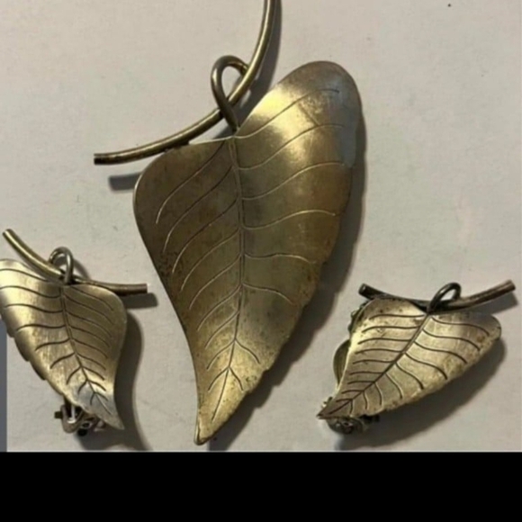 Gold Leaf Jewelry Set - Picture 1 of 7